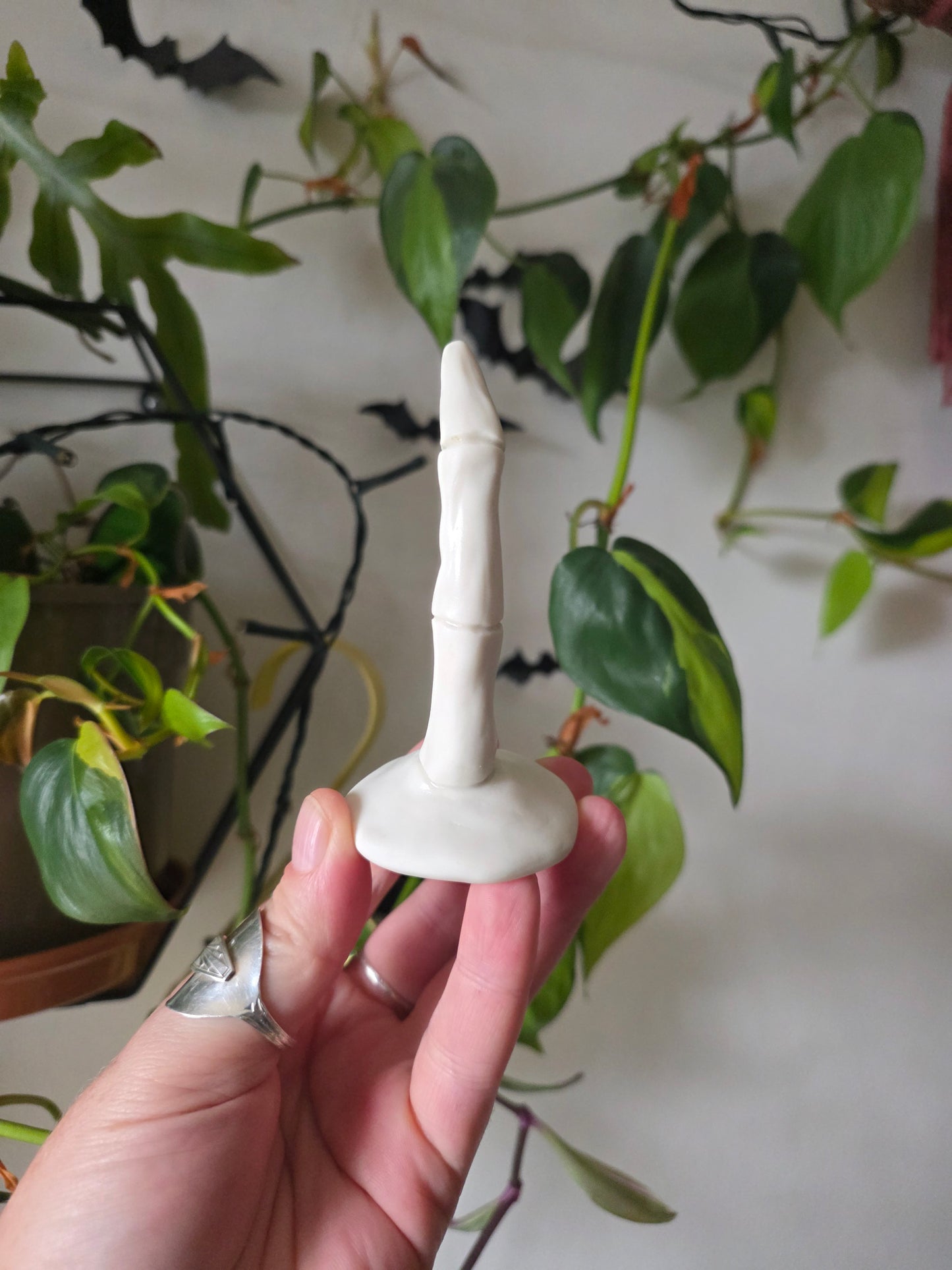 Skeleton Finger // Ring Holder // No.1