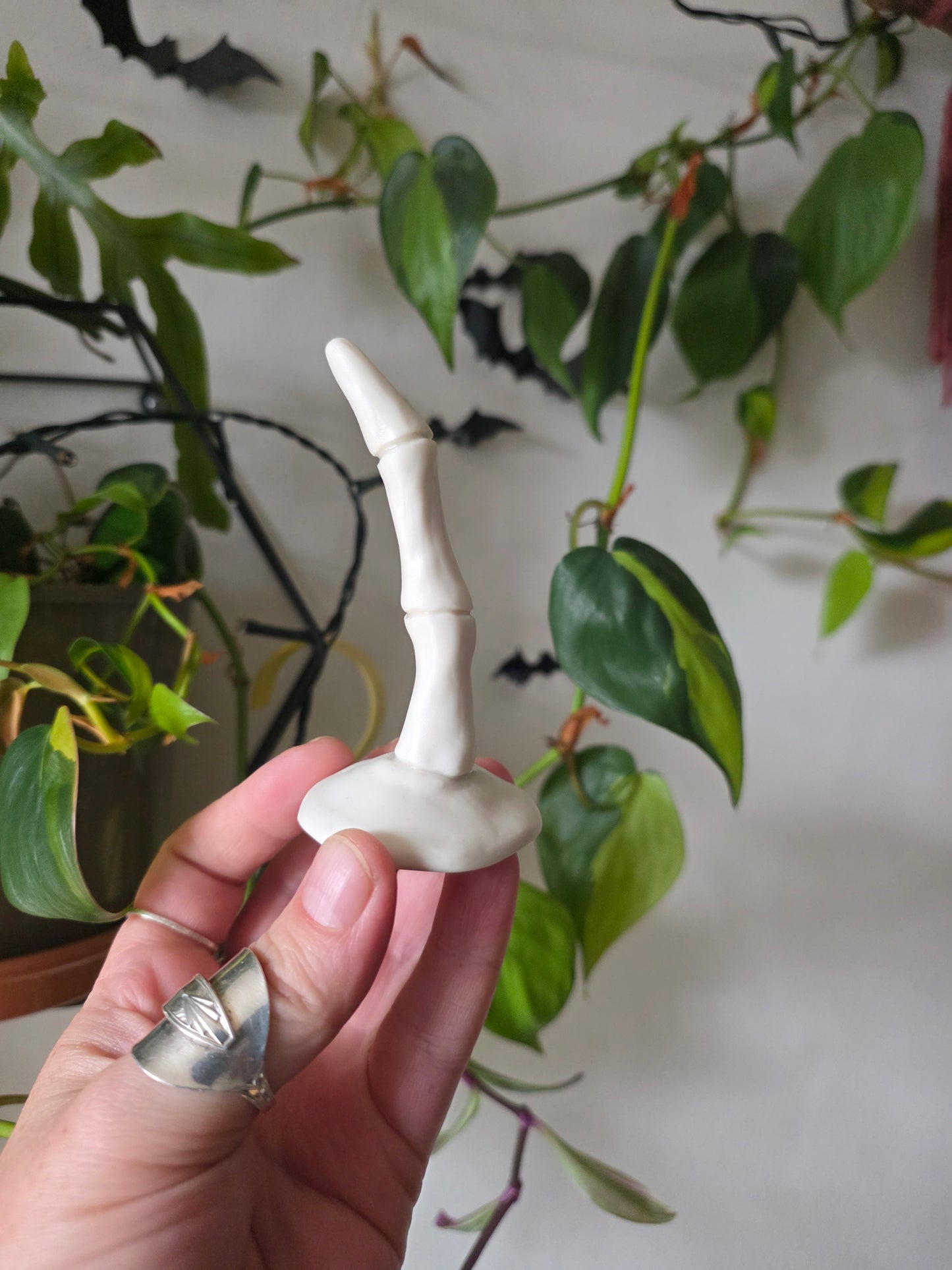 Skeleton Finger // Ring Holder // No.1